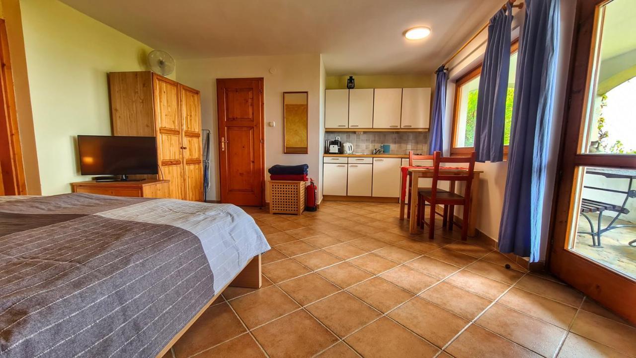 Panorama Apartment Тихань Екстер'єр фото