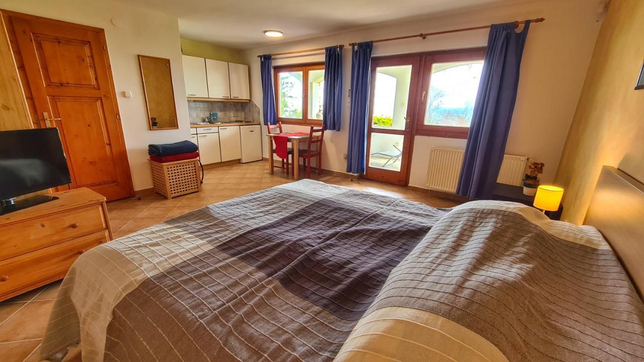 Panorama Apartment Тихань Екстер'єр фото