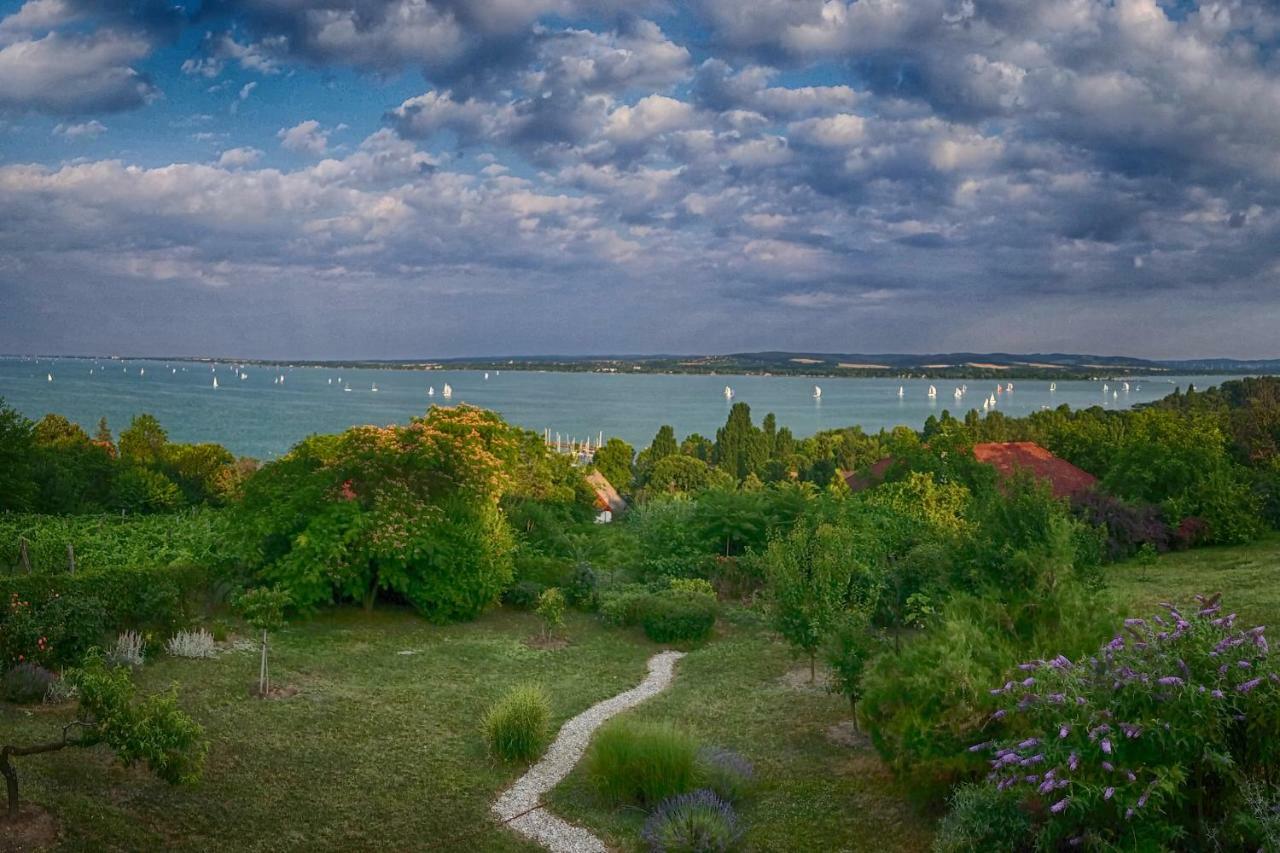 Panorama Apartment Тихань Екстер'єр фото